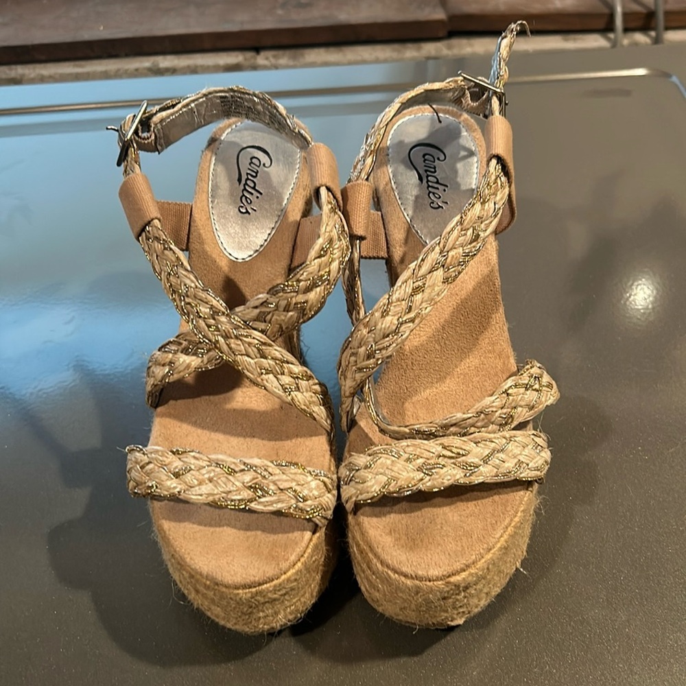 Candies sandal wedges. SZ:9 1/2.
